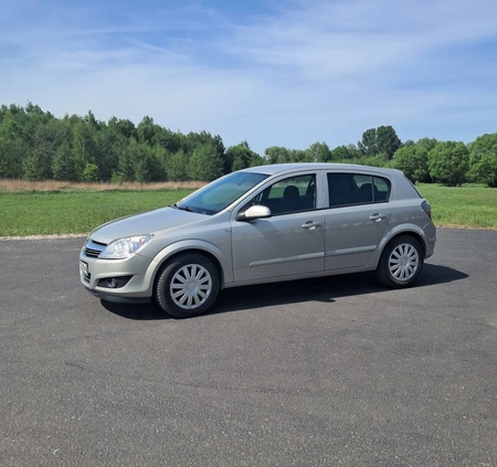 Opel Astra cena 10900 przebieg: 252400, rok produkcji 2009 z Wołomin małe 137